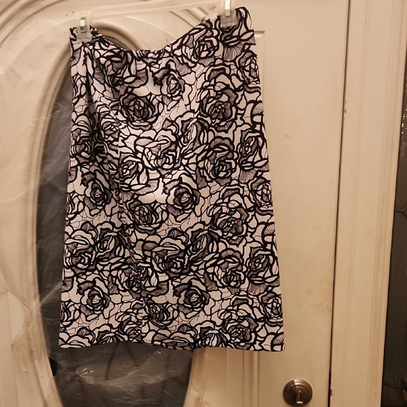 Jones Studio Black and White Floral Midi Skirt With Jacket - Picture 1 of 6